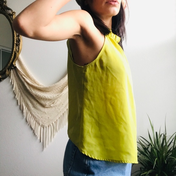 2b BEBE  Neon Open Back Blouse - Picture 3 of 8